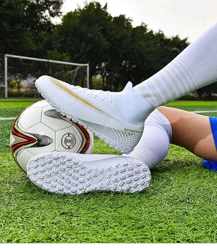 Zapatos de fútbol para hombres y mujeres, calcetines tejidos con mosca de alta calidad, clavos largos AG, clavos rotos, fondo plano, zapatos de entrenamiento para jóvenes