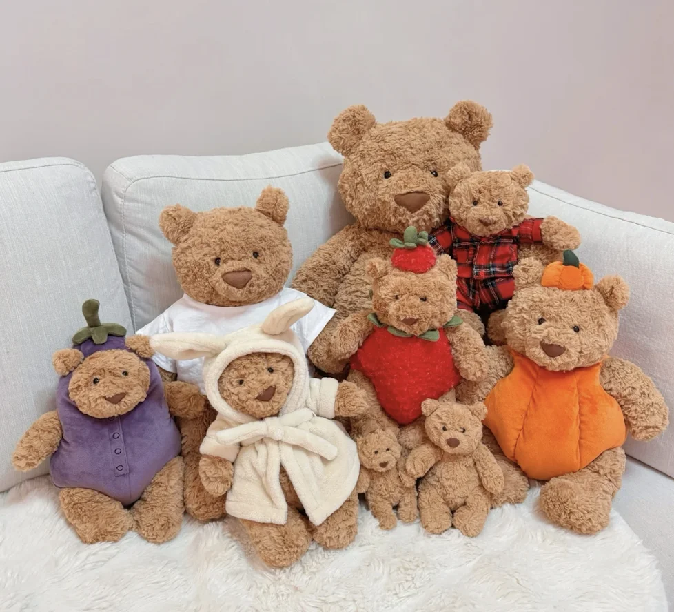 جيليكات بارثولوميو الدب مع رداء حمام حيوان محشو، 10 بوصات - دمية دب قطيفة - ناعمة وقابلة للعناق - هدية كلاسيكية للأطفال