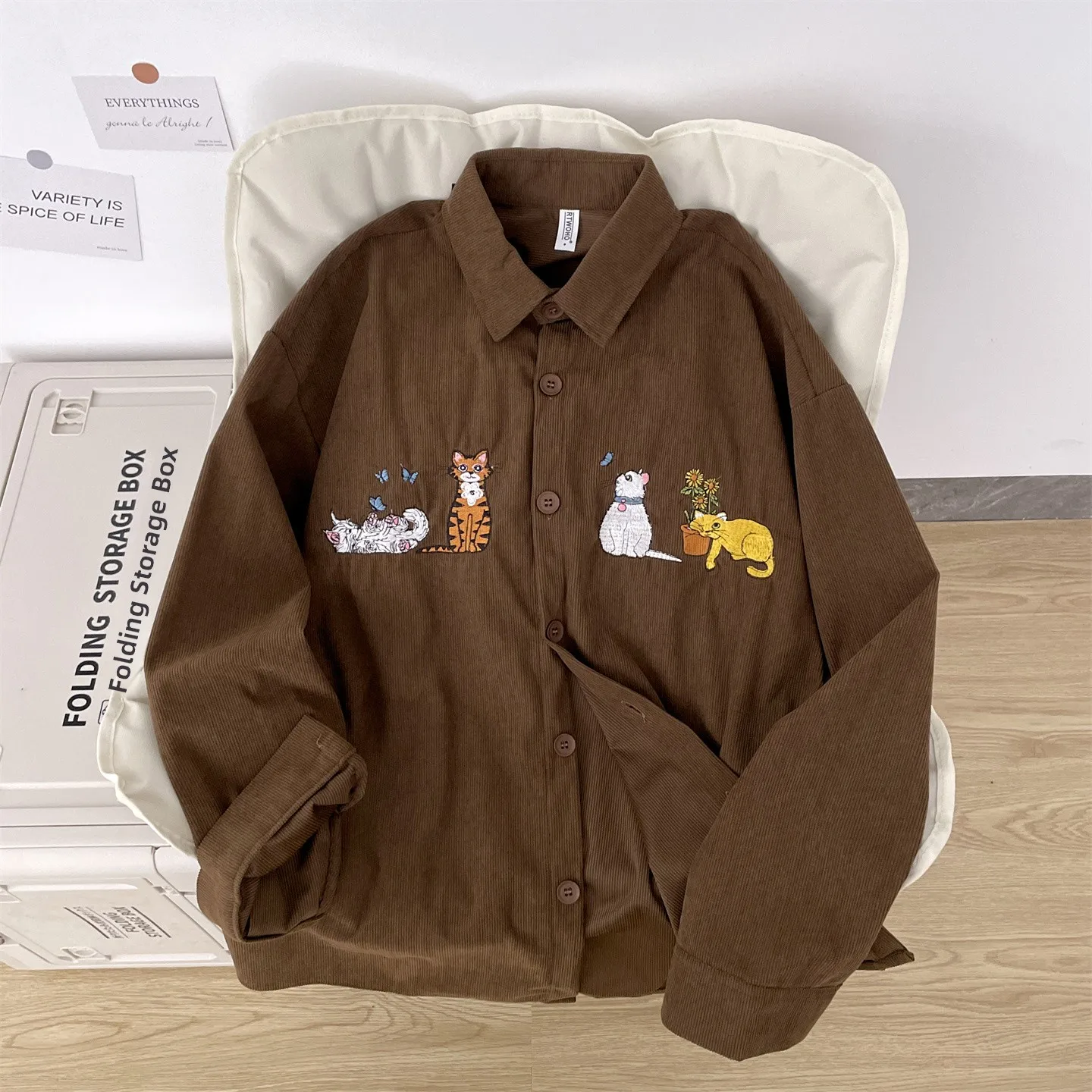 

Вельветовые длинные вишивки в стиле ретро с американской вышивкой, мужские свободные повседневные джинсы для пар, колледжа, повседневная одежда из полиэстера...