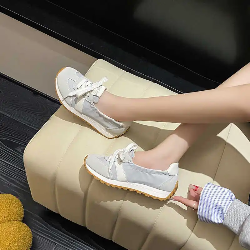 

Высокие кроссовки на подошве для дорожного тенниса для женщин. Оригинальная обувь. Красные спортивные кроссовки. Самая низкая цена. Роскошные верхние кроссовки.