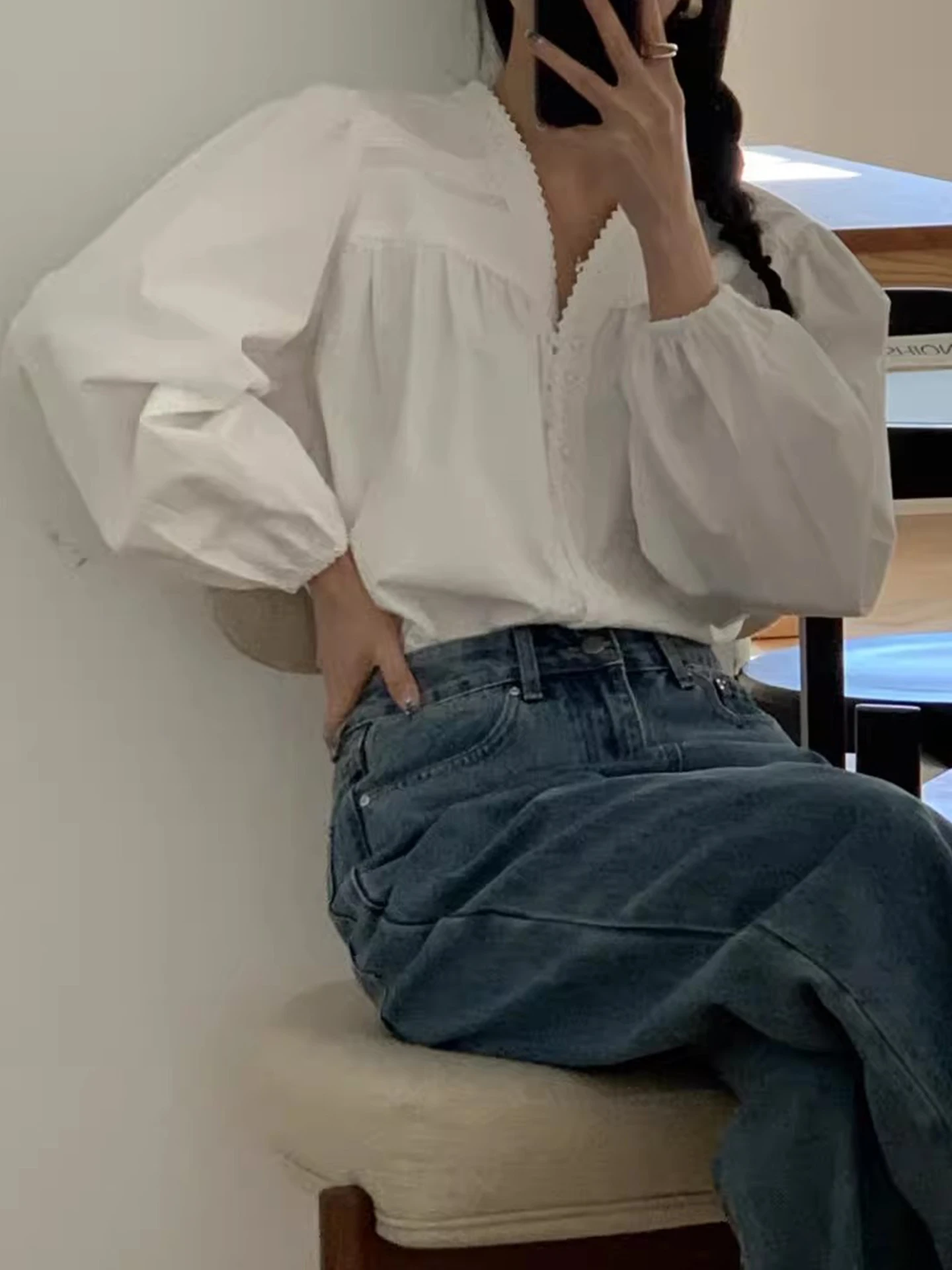 

Женская блузка с кружевной отделкой, V-образным вырезом и длинными рукавами-фонариками, новинка ранней весны, свободный крой, универсальная, элегантная, в корейском стиле, для повседневной носки