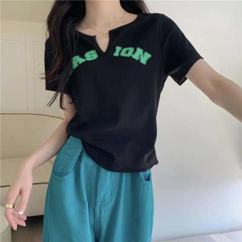 Tops cortos con estampado de letras y cuello en V para mujer, ropa de verano, camisetas coreanas juveniles de manga corta lisas que combinan con todo, moda informal