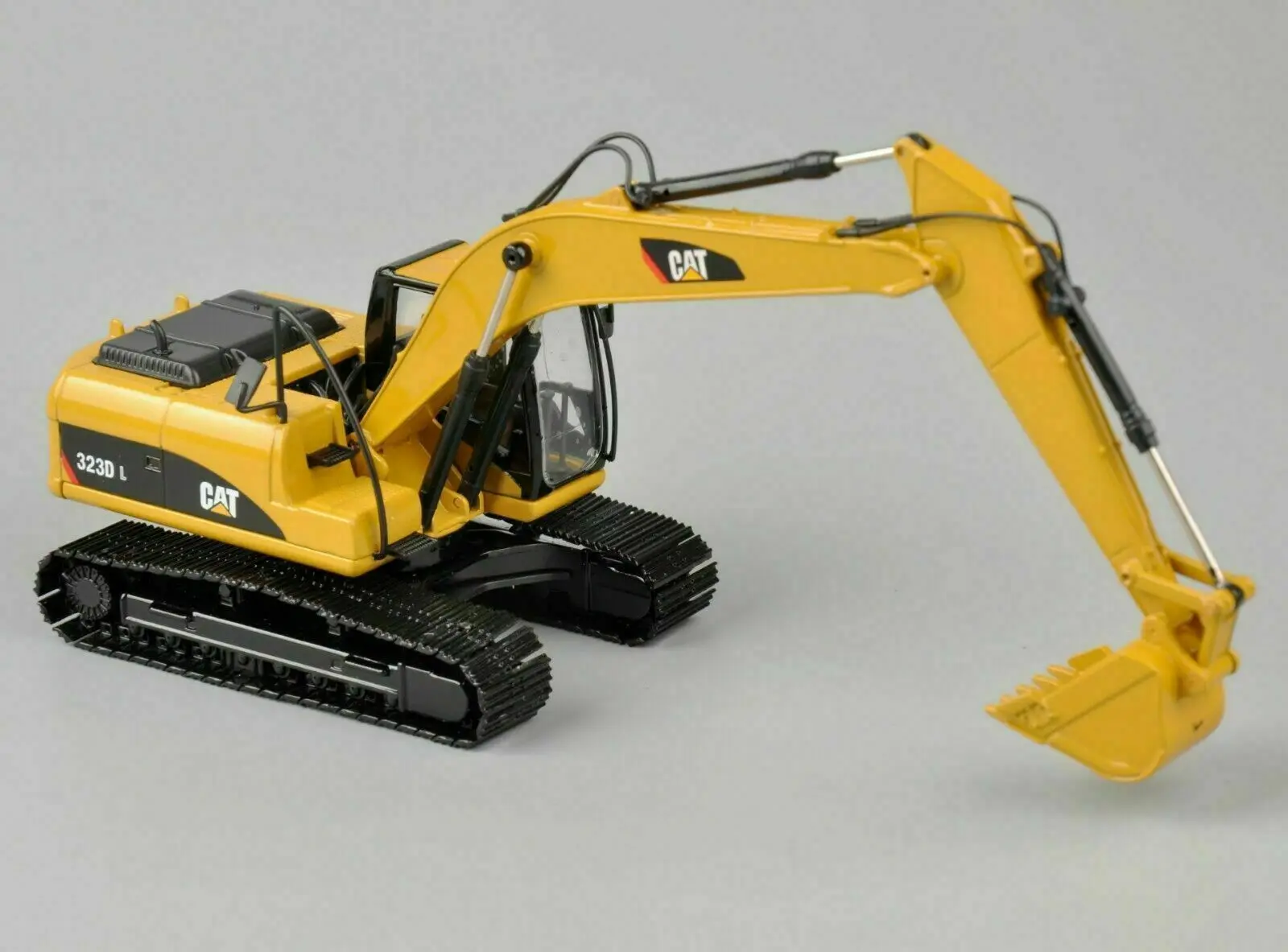 323D L Hydraulic Excavator 1/50 Scale Die-Cast Construction Vehicles Model 55215 New in Box