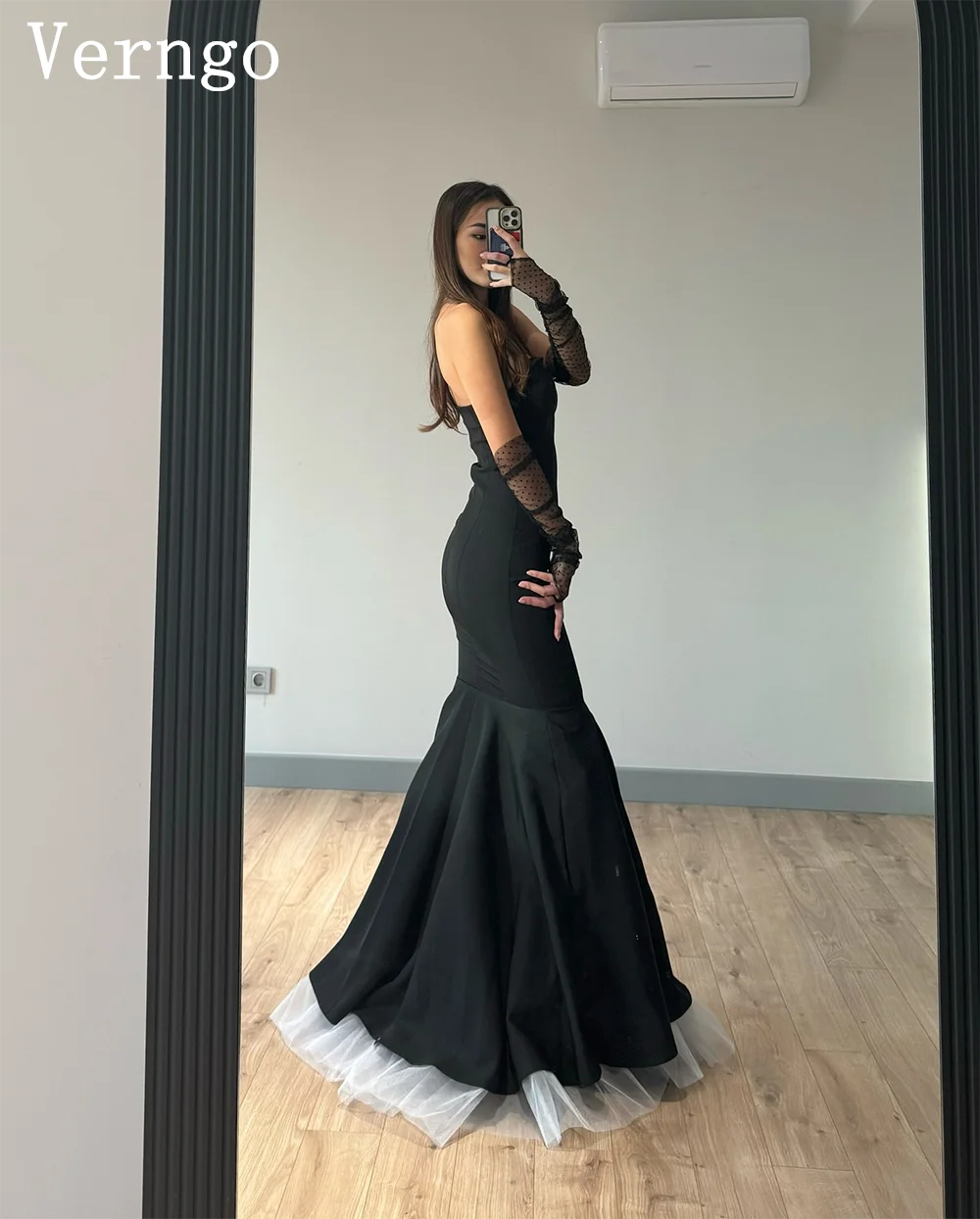 Verngo Black Crepe Mermaid Evening Dress With Gloves Straples Simple Contrast Color Prom Gown For Women Formal Occasion Dress