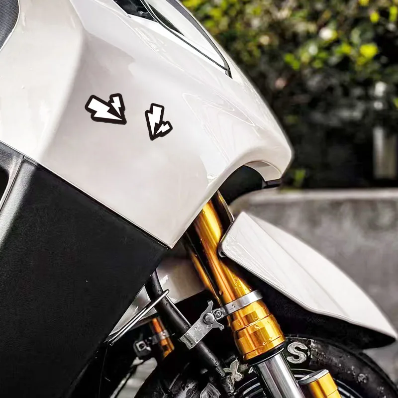 2PCS Lightning รถจักรยานยนต์สติกเกอร์กันน้ําสําหรับมอเตอร์ไซด์การใช้ถังหมวกนิรภัยด้านหน้า Fairing รถสกู๊ตเตอร์ไฟฟ้าไวนิล Decal