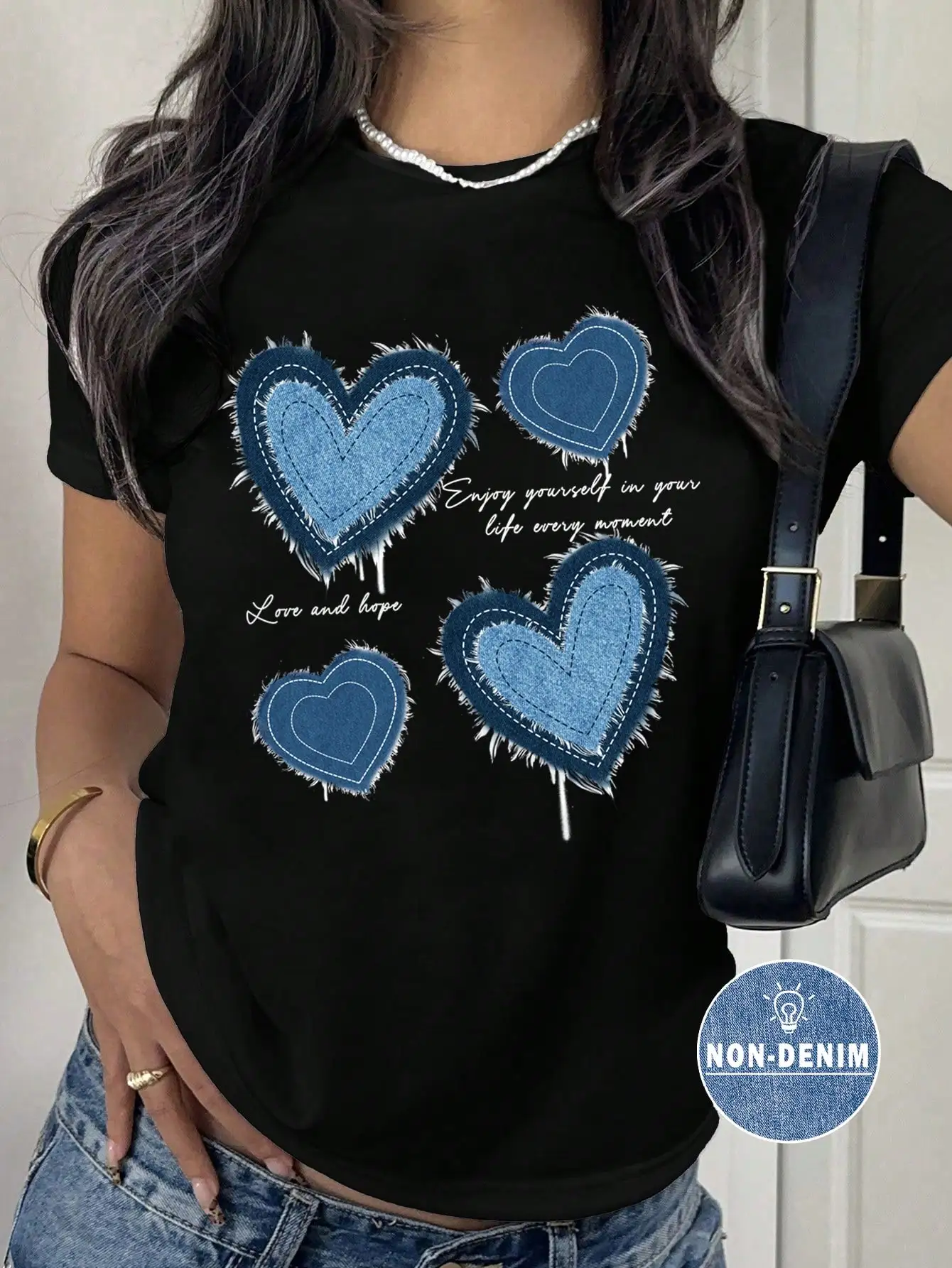 

Женская футболка больших размеров SHEIN EZwear с милым рисунком, белая футболка с джинсовым эффектом в виде сердечек, дизайн «Любовь и надежда»