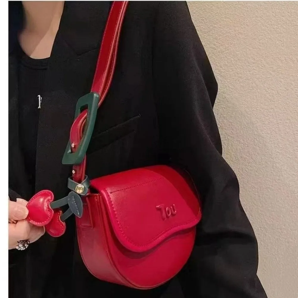 

Fashion PU Leather Cherry Crossbody Bag with Pendant Half Round Cherry Shoulder Bag Versatile Red PU Cherry Handbag Couple