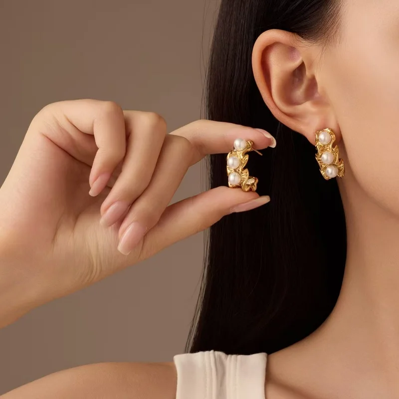 

Fashionable Elegant C-Shaped Stainless Steel Simulated Bead Earrings with Pleated Design Versatile Accessory for Ladies Unique J