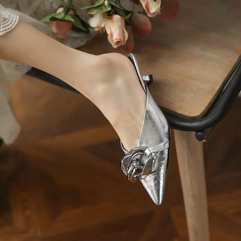 Shoes Pointed Toe Women\'s Slippers and Ladies Sandals Flowers Slides Flat Outside New Style Waterproof Non Slip Unique Korea Vip