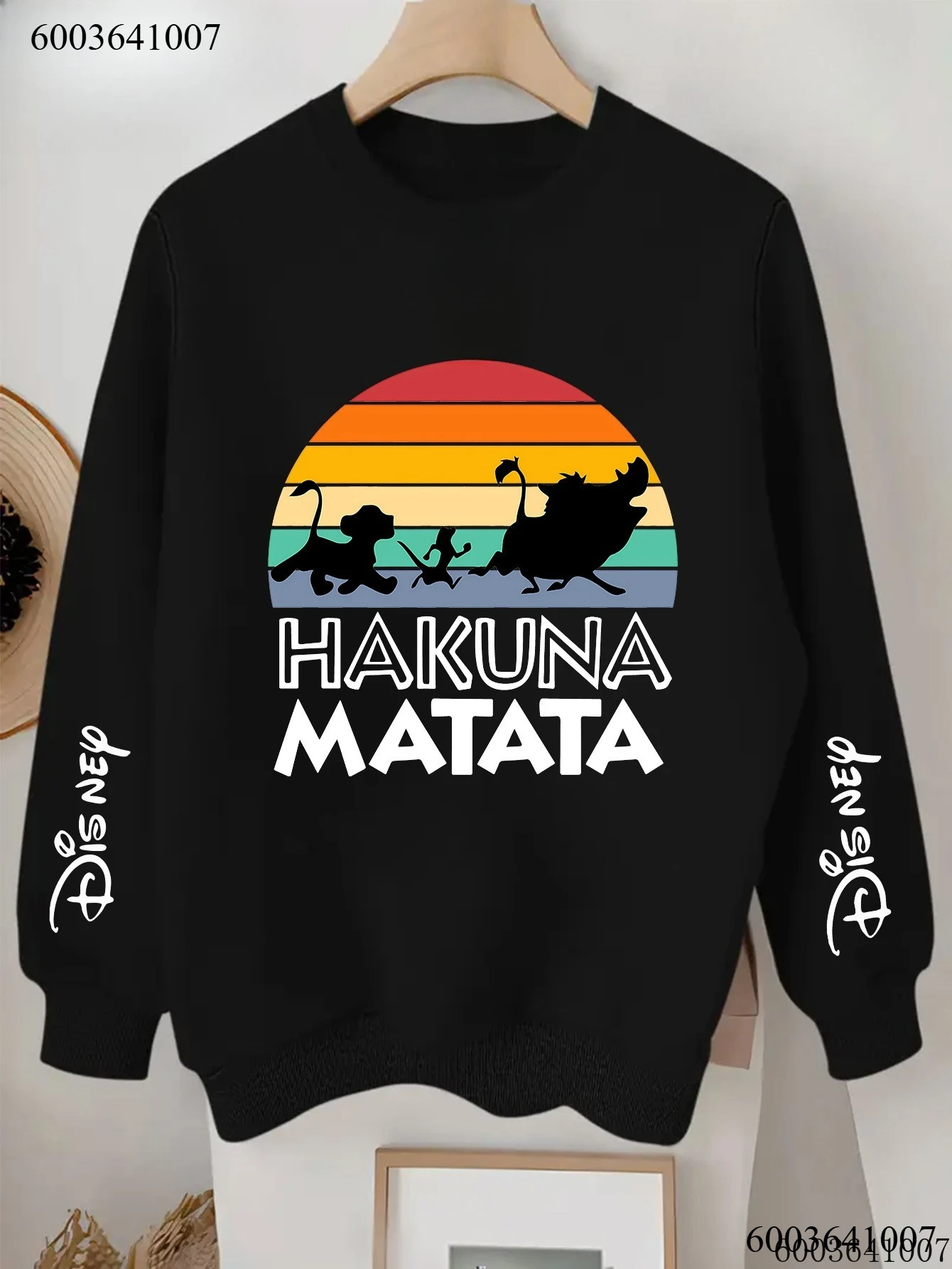 Bluza z nadrukiem Myszki Miki Disneya na rok 2025 to luźna i ciepła bluza dla par, idealna dla modnych dziewczyn na jesień.