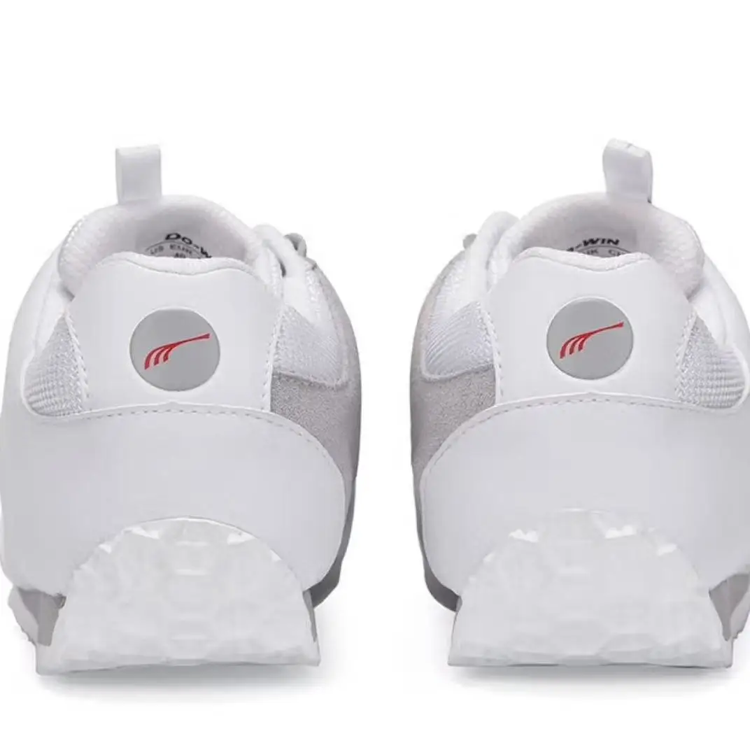 Summer hot sale breathable, comfortable lightweight neutral professional badminton shoes casual table tennis shoes are very good
