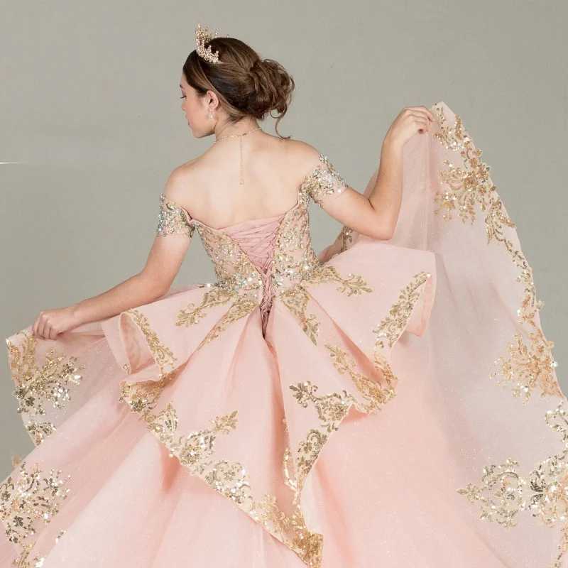 

Светло-розовое платье Quinceanera с открытыми плечами, кружевное многослойное блестящее платье с длинным хвостом и бантом, платья de 15, Quinceanera ﻿ Настроить