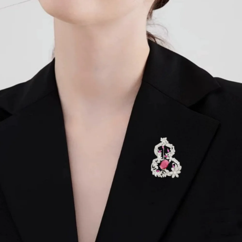 High End Niche Gourd Brooch Female Delicate Crystal Flower Vine Pin Light Luxury Jewelry for Coat Suit Collar Decoration