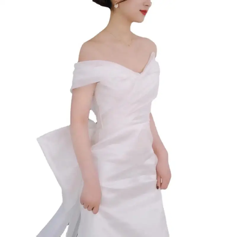 Une robe de mariée légère initiée, robe de mariée simple dos nu, robe blanche élégante avec nœud, grande taille personnalisée