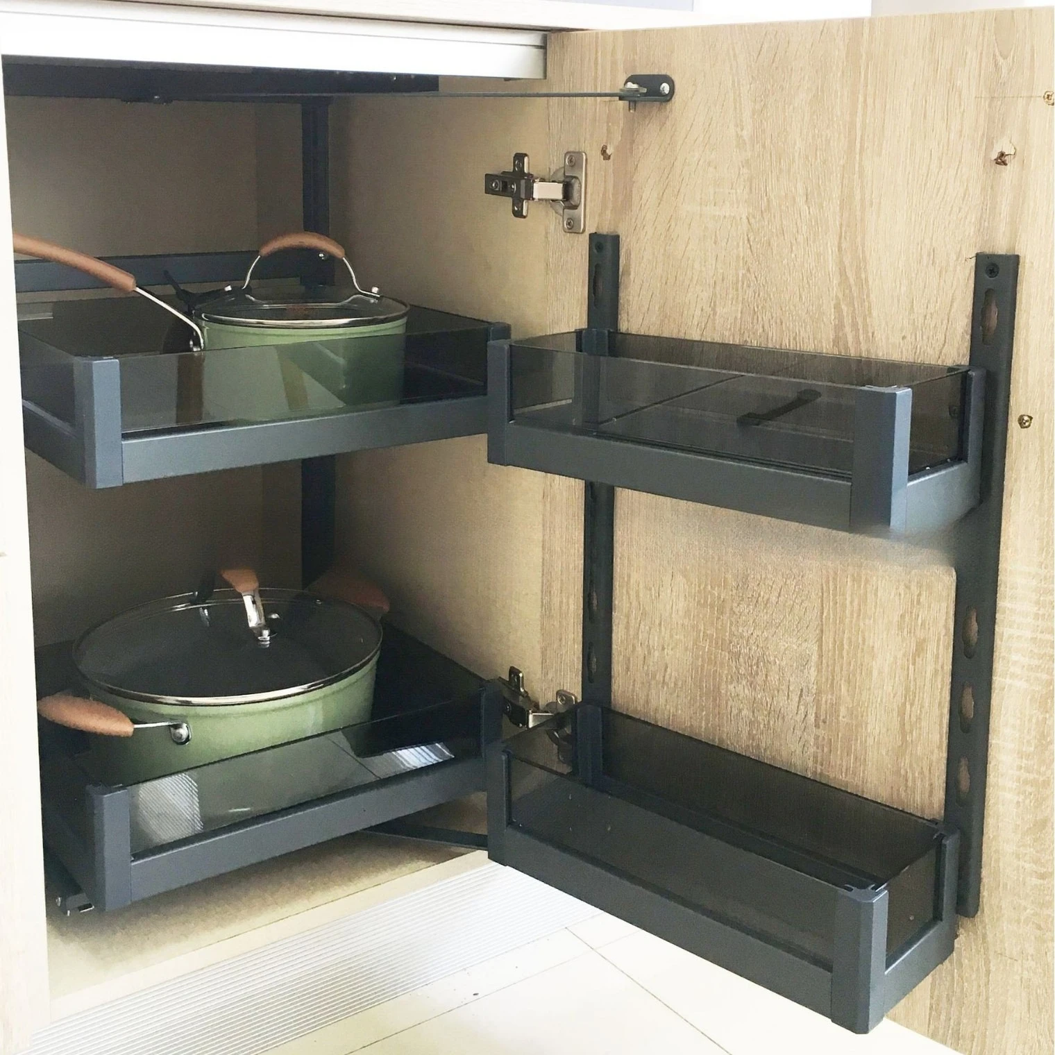Ground cabinet with crystal drill linkage ground cabinet basket, door-opening storage basket, tempered glass basket, large space