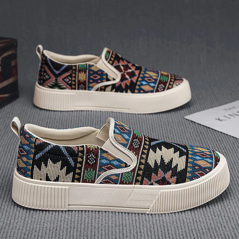 

Новая модная мужская парусиновая повседневная обувь с принтом, туфли для скейтбординга на плоской подошве, уличные лоферы без шнуровки для молодых людей