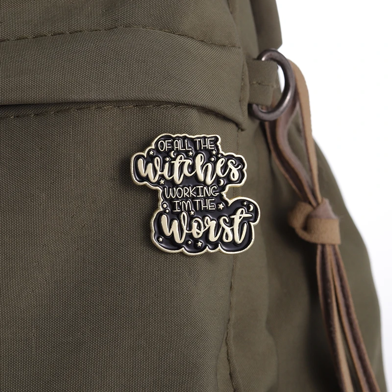 Schlechteste Hexe Emaille Pins Zitate Knopf Broschen Kragen Abzeichen Rucksack Punk Gothic schwarz Spaß Film Schmuck Geschenk für Freunde – Detail 7