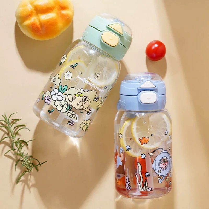 PP Large-650ML Leuke capaciteit Strobeker Student Cup Waterfles Glazen beker met deksel en rietje Waterfles voor kinderen Sap