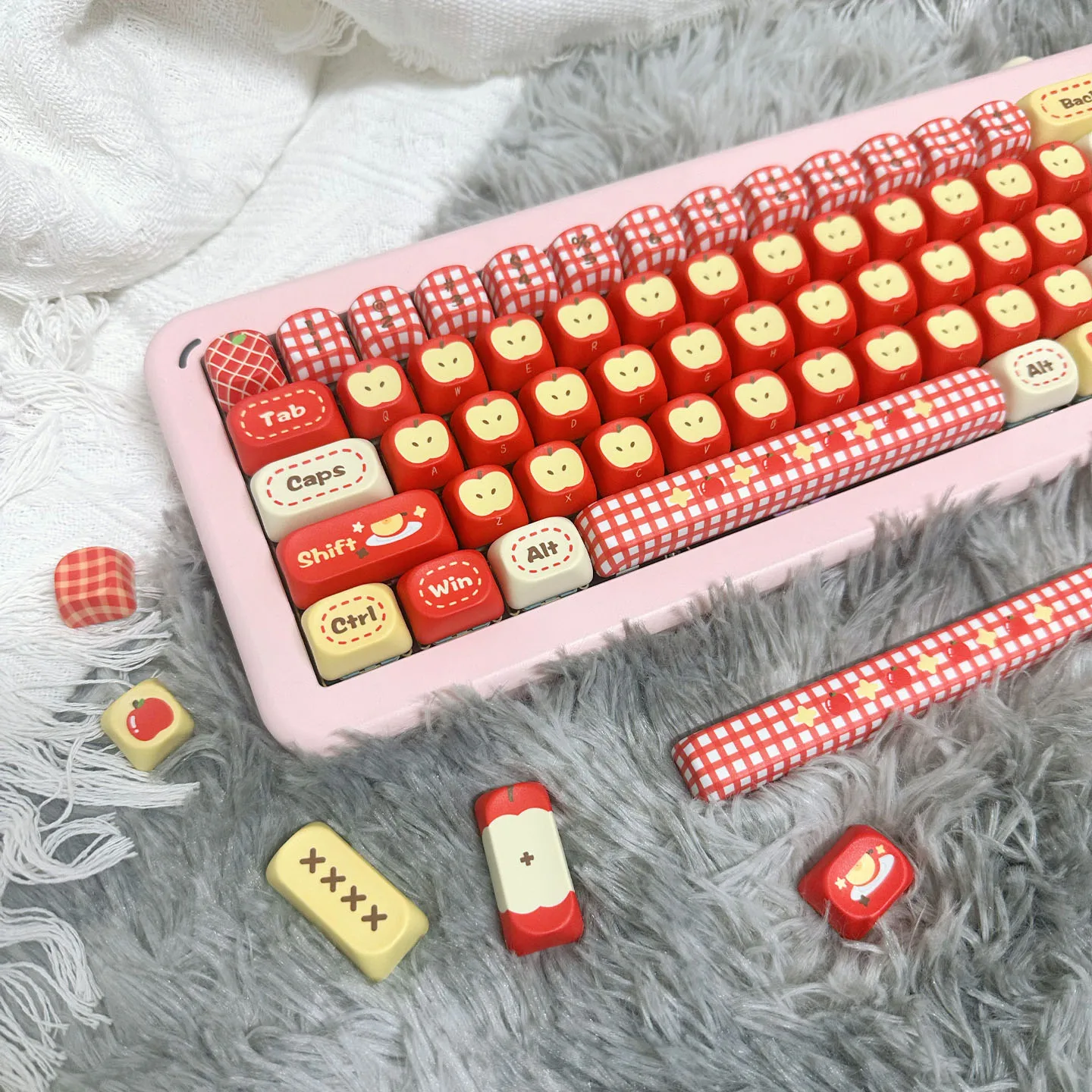 

MAIMOOO Keycap Apple Town Cute Kawaii ISO Alice Layout Cartoon Dye-Sublimation Moa Profile Pbt For AULA Red Keyboard Keycaps
