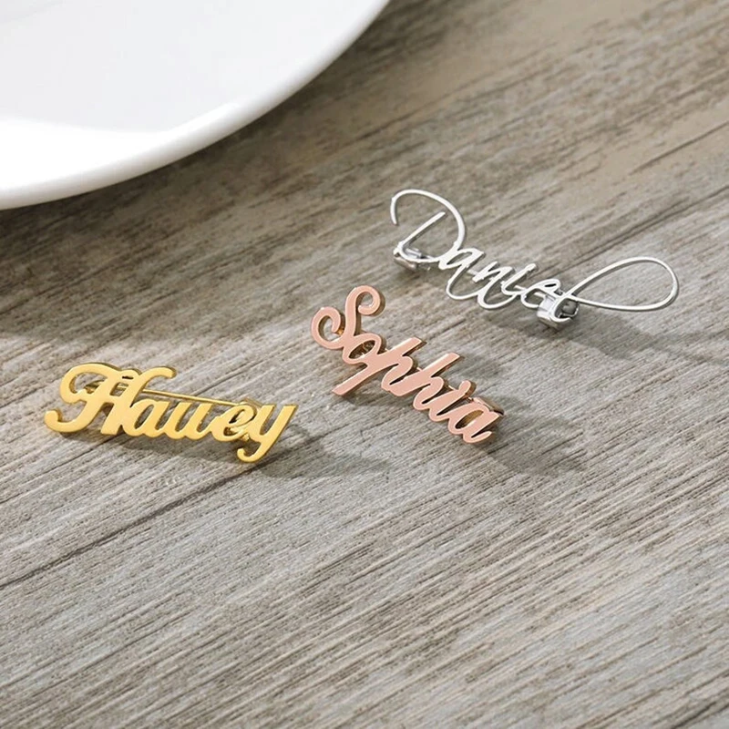 Broche de nome personalizado para mulheres, aço inoxidável, texto lapela pinos, crachás, logotipo carta personalizada, broche de identificação,