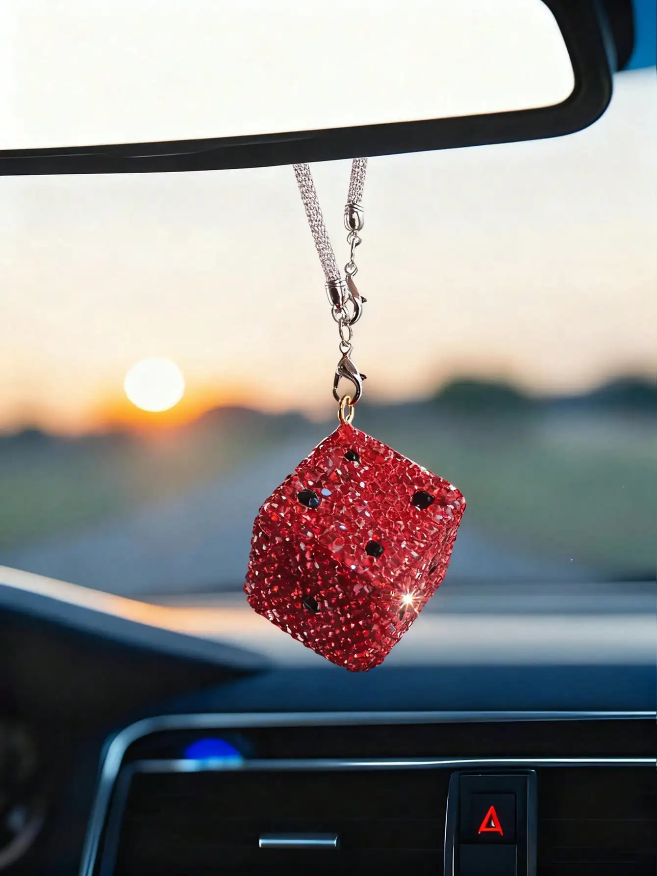 Sparkly Crystal Dice Car Pendant – Rhinestone-Adorned Elegant Lucky Charm, Suitable for Women, Girls & Teens.