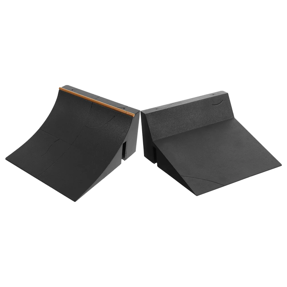 

2 Pcs Skateboarding Venue Props Park Small Plastic Ramp Desk Accessories