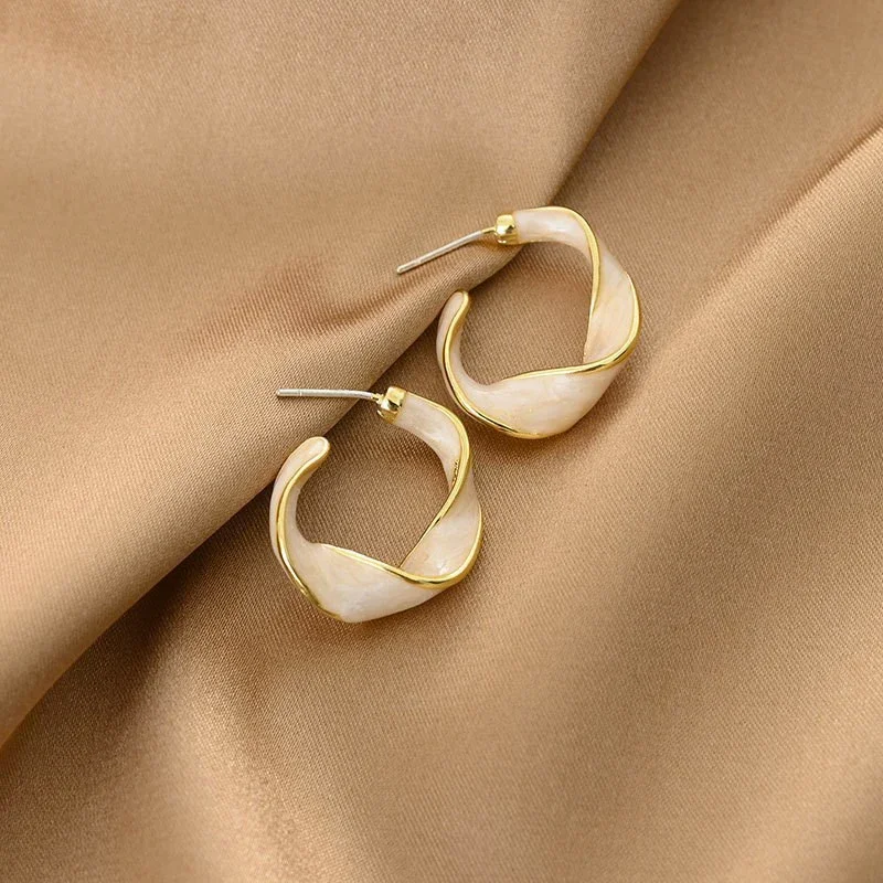 

Unique Design Oil-dripping Twisted C-shaped Earrings for Women New Fashion Simple Temperament Girl Daily Wear Trend Jewelry Gift