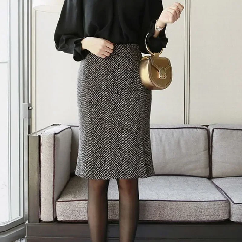 

New Autumn and Winter Fashion Woolen Small Fragrant Style High Waist Split Versatile Western Style Slim Half Body Wrap Hip Skirt