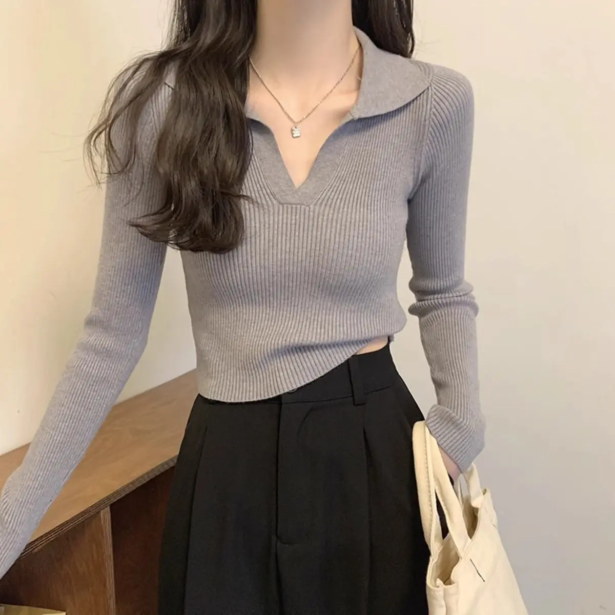 

Spring 2026 Women's Slim Fit V-Neck Knitwear Base Shirt Inner Wear Waist-Cinching Stylish Top Korean Style Long Sleeve ...
