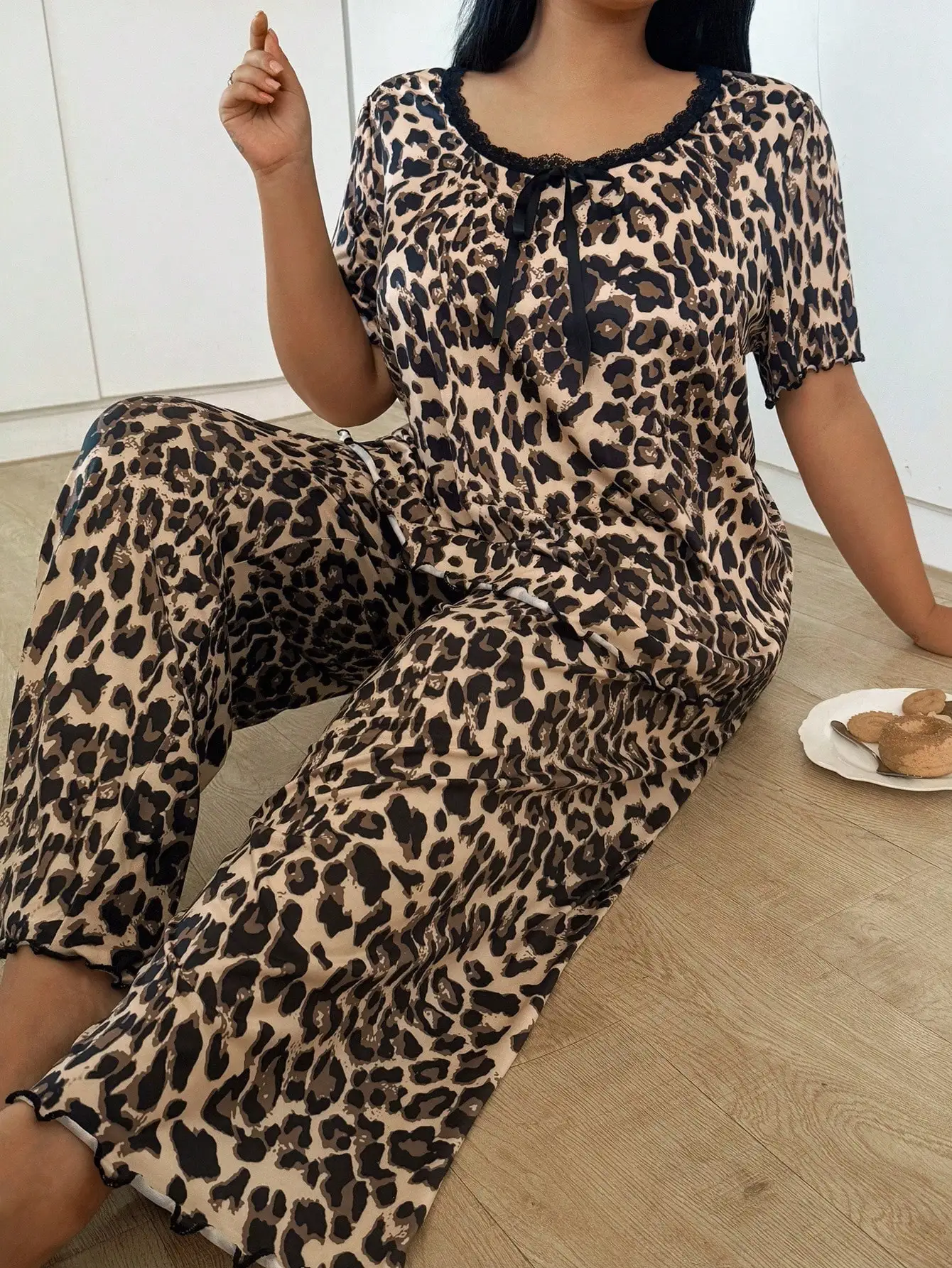 

Plus Size Leopard Print Sleepwear Set with Lace Trim and Tie Neck