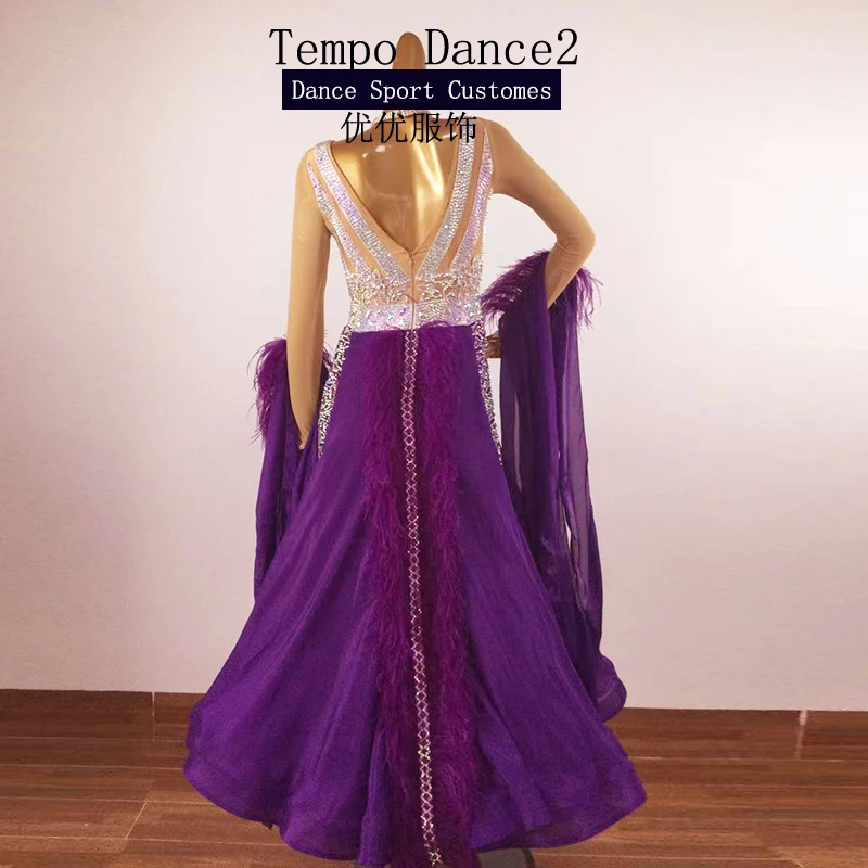 Kostenlose maßgeschneiderte Farbgröße mit Federn für Damen, maßgeschneidertes modernes Standard-Ballsaal-Tanzkleid für professionelle Qualifikationen