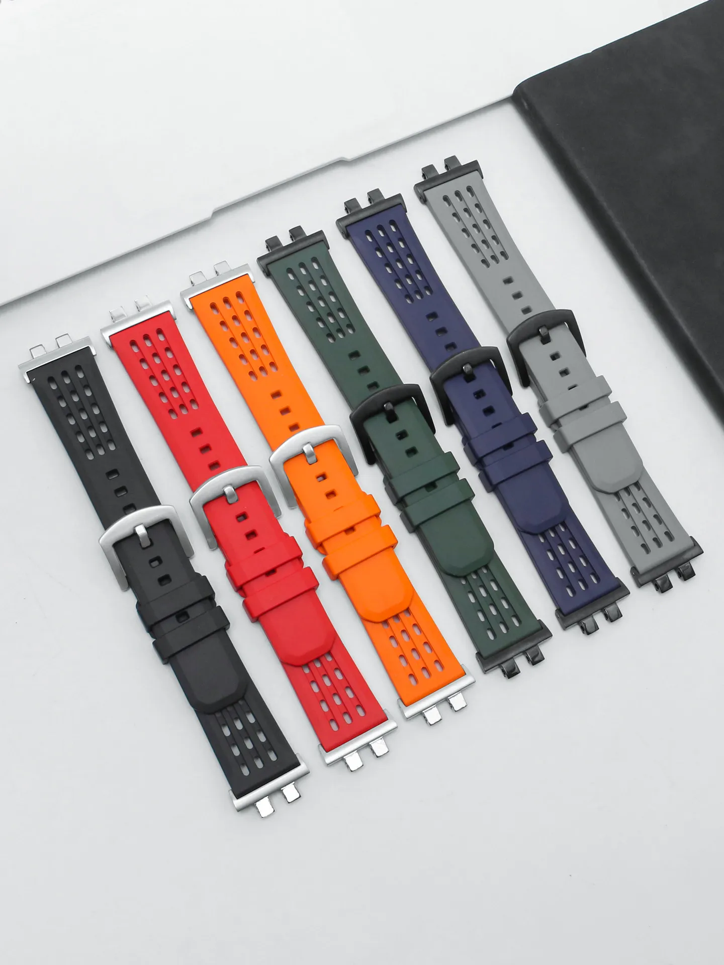 Fluororubber Watch Strap Is for Casio GMW-B5000GD-1/4/9 Series Breathable and Waterproof Bracelet