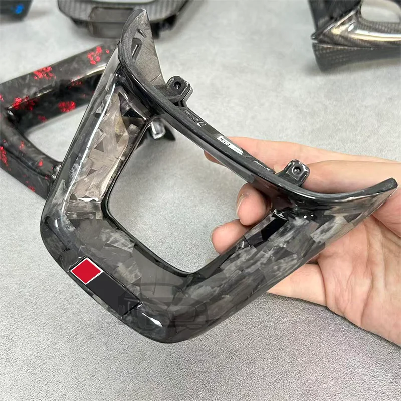 Flat bottomed steering wheel decorative cover suitable for Audi Q3, Q5L, and Q8, with a true carbon fiber style view 3