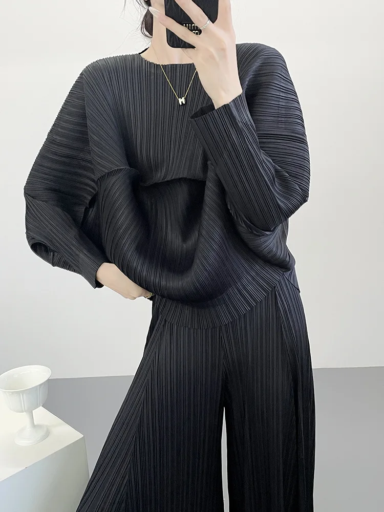 

Miyake Women's Pleated Batwing Sleeve Round Neck Cropped Long-Sleeve Top Shiny Fabric Fashion Casual Daily Wear Trendy Chic