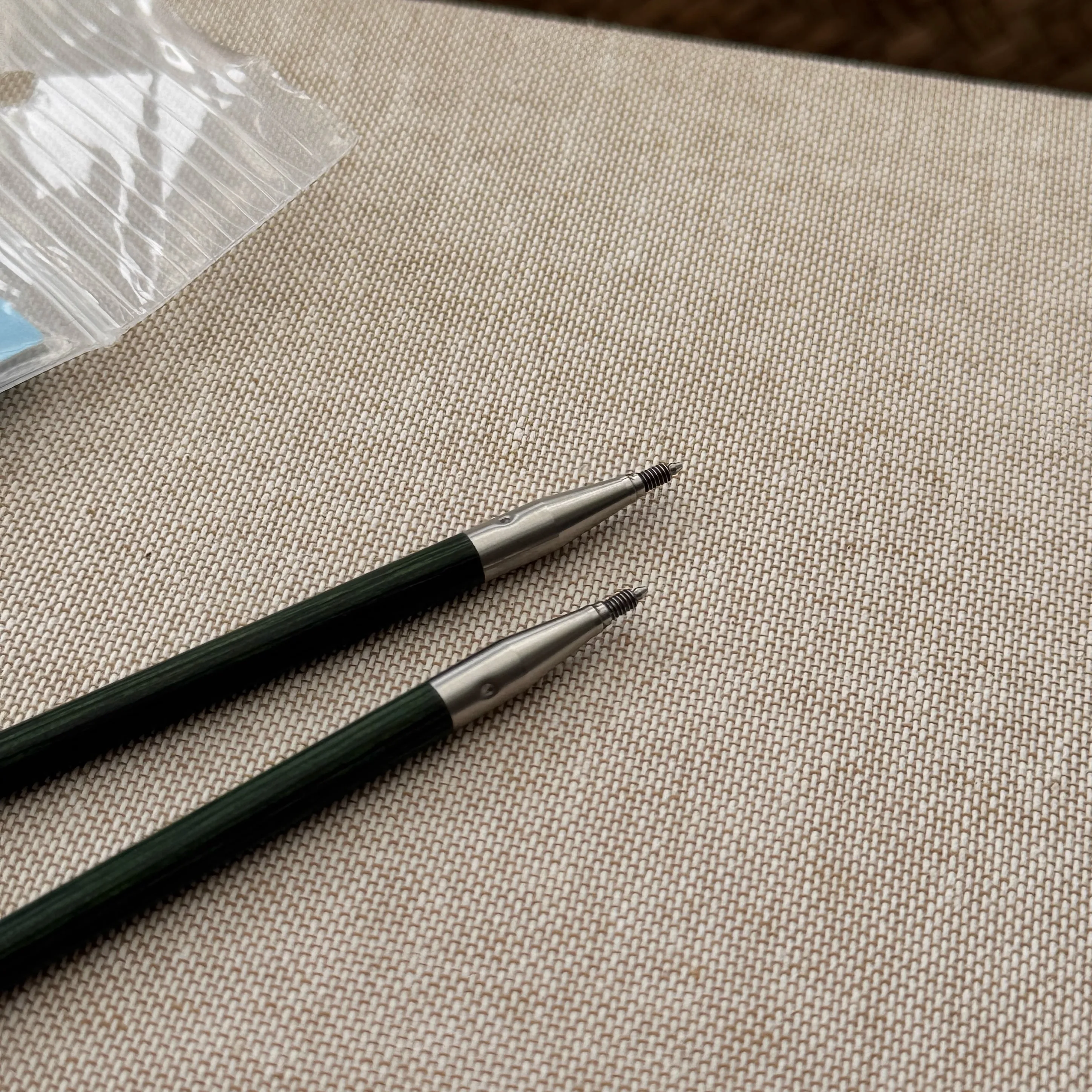 

Trifur 5 Inch 2.5cm Synthetic Wood Single Needle Head Weaving Needle Detachable Circular Needle for Home Fabric And DIY Sewing