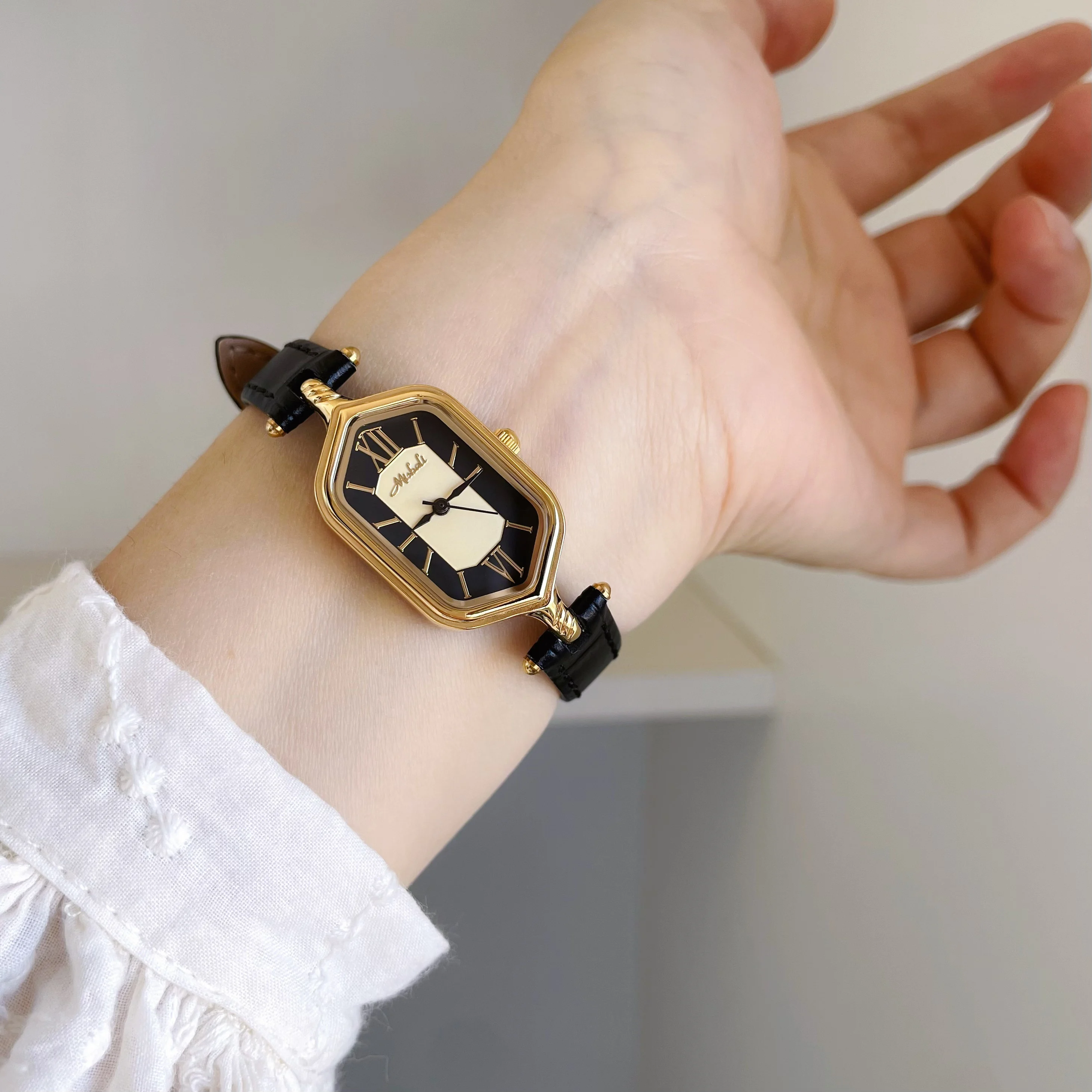 Leather Watch Women'S Polygonal Designer Watch Simple Temperament Fashion Luxury New Women'S Quartz Watch Birthday Gift