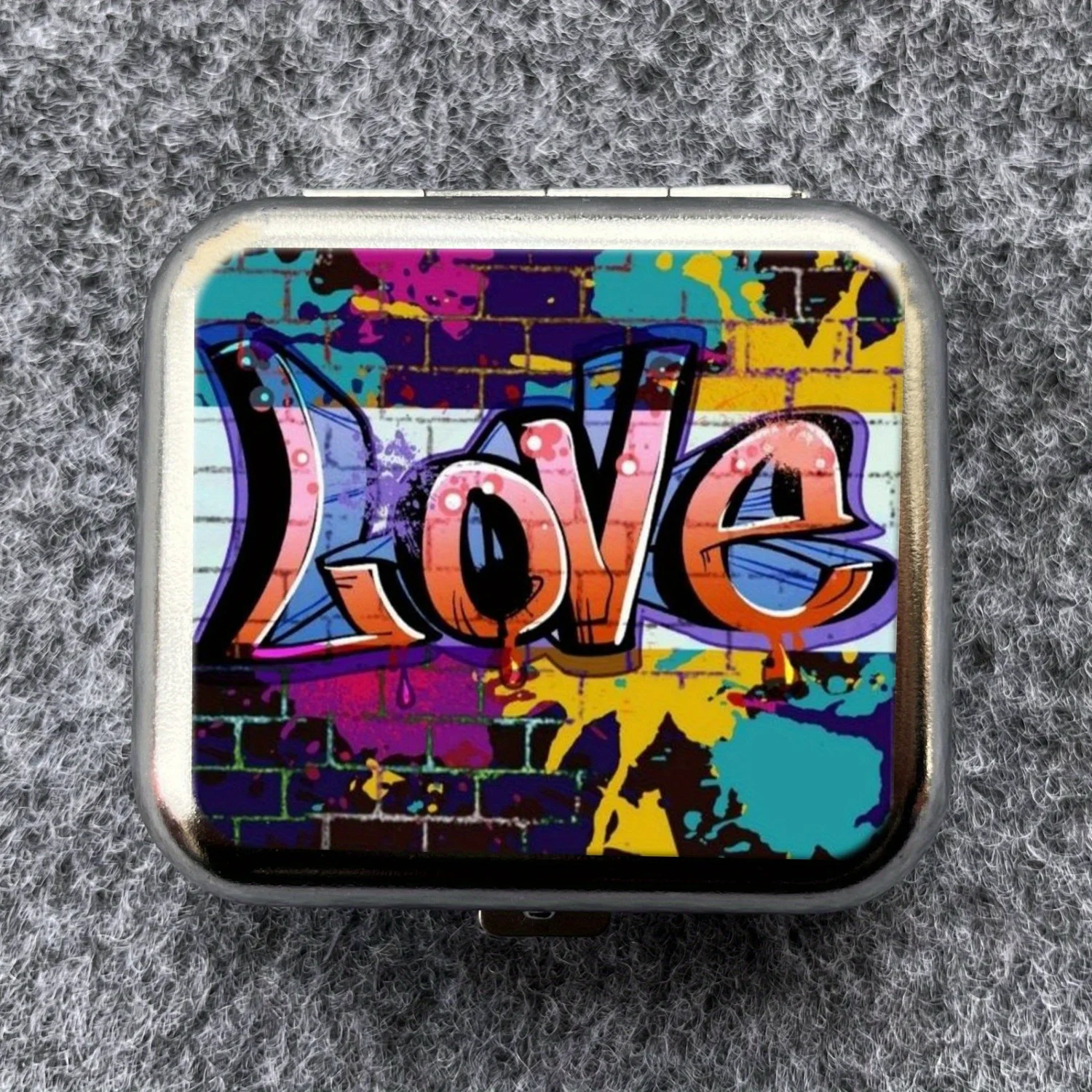 LOVE Color Picture Mini Metal Ashtray, Portable Small Ashtray, Outdoor Portable Pocket Ashtray, Car Ashtray Creative Car Smoking