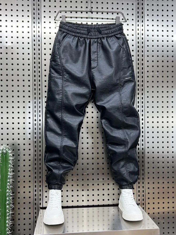 Abbigliamento uomo autunno inverno con pantaloni in pelle spessa in pile pantaloni larghi Casual pantaloni da moto antivento caldi in pelle PU