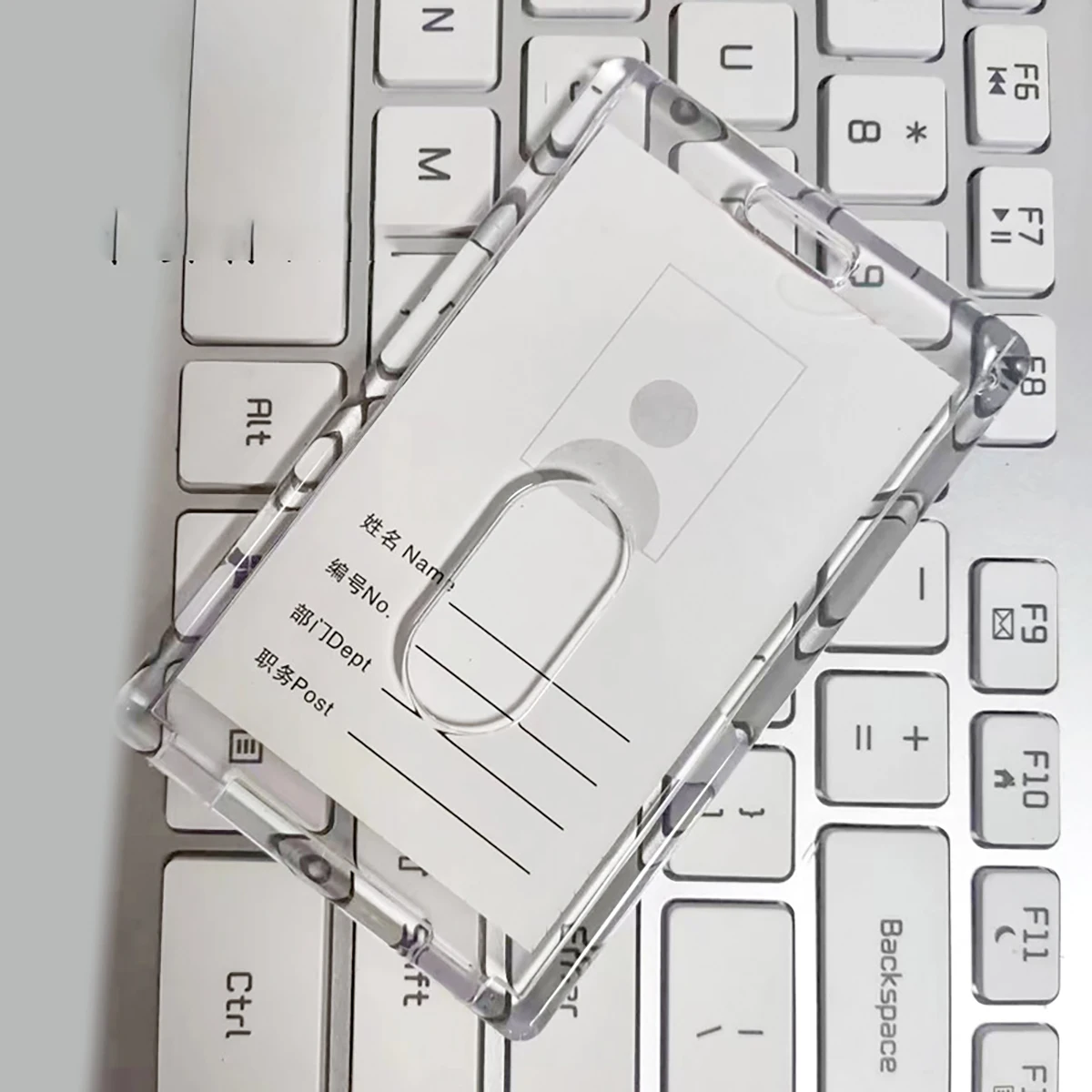 

Держатель для карт из прозрачного акрила с двумя слотами и эластичным брелоком-защитой для ключей, удостоверений личности и транспортных карт