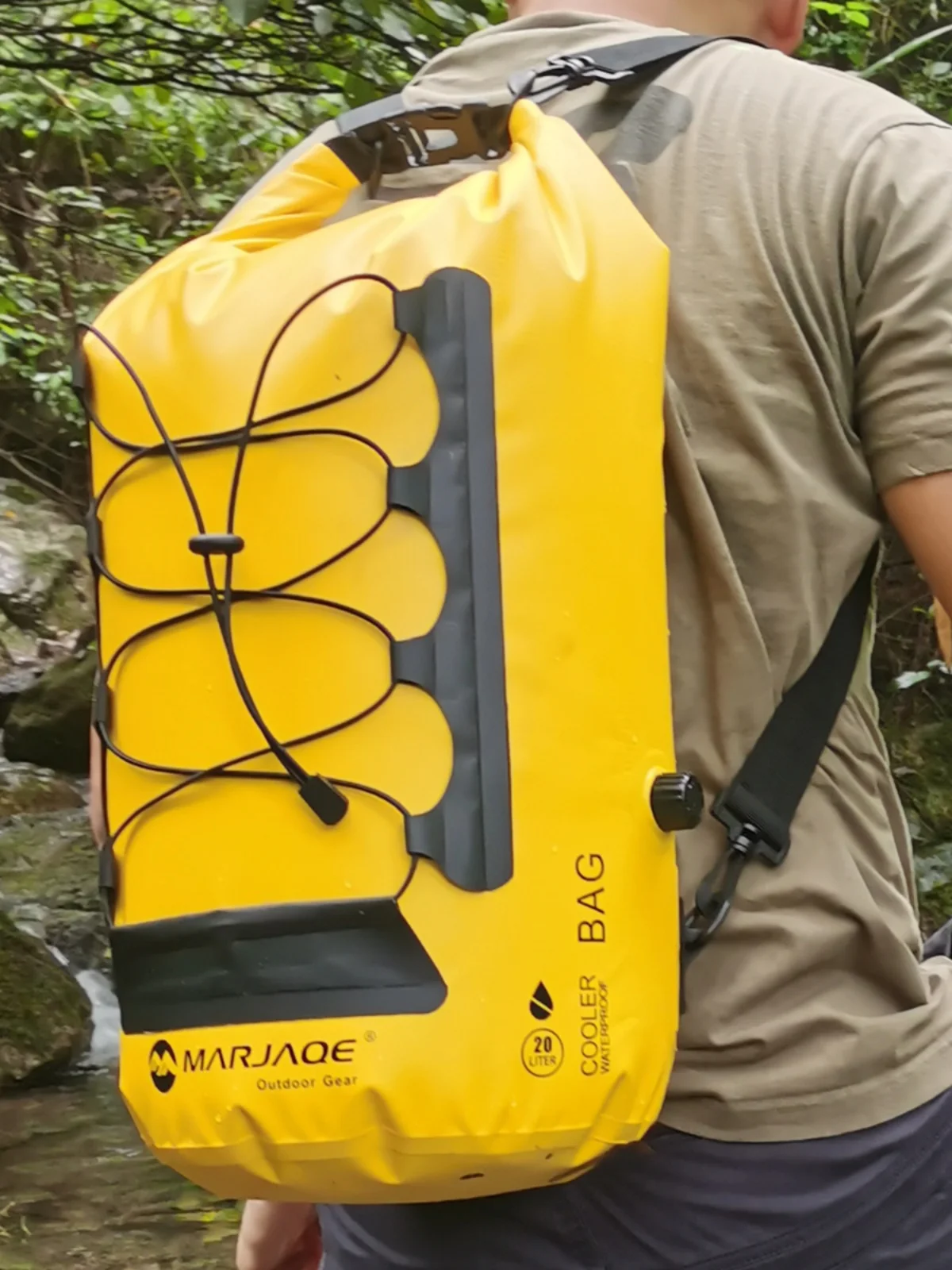 حقيبة ظهر متعددة الوظائف للتخييم في الهواء الطلق مقاومة للماء مع حجرة حرارية وحقيبة محمولة للثلج وفصل للأشياء الرطبة والجافة