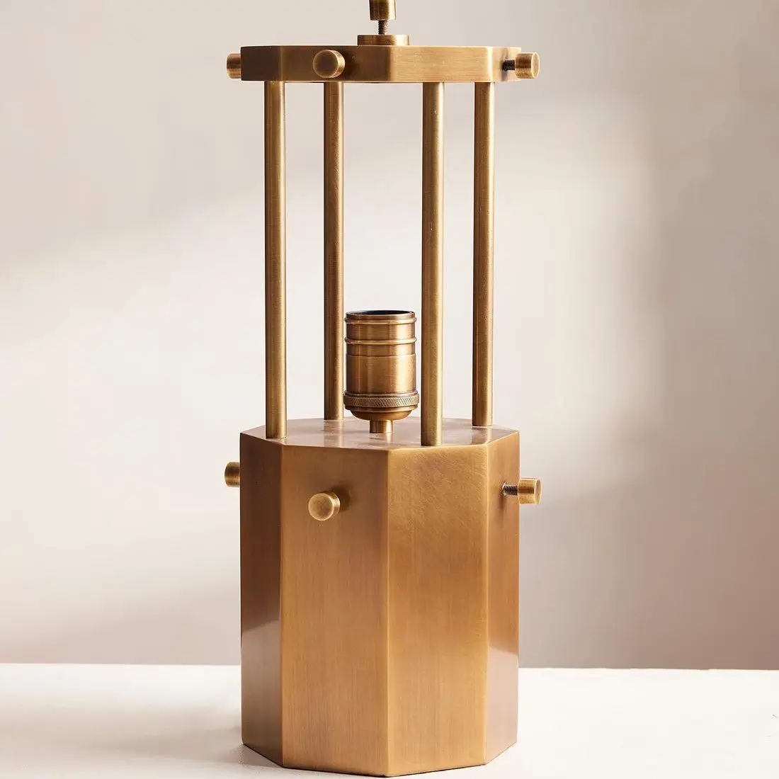 Lampu seni amber antik yang kreatif, pencahayaan ruang tamu kamar tidur samping tempat tidur, lampu meja hangat sederhana romantis untuk homestay.