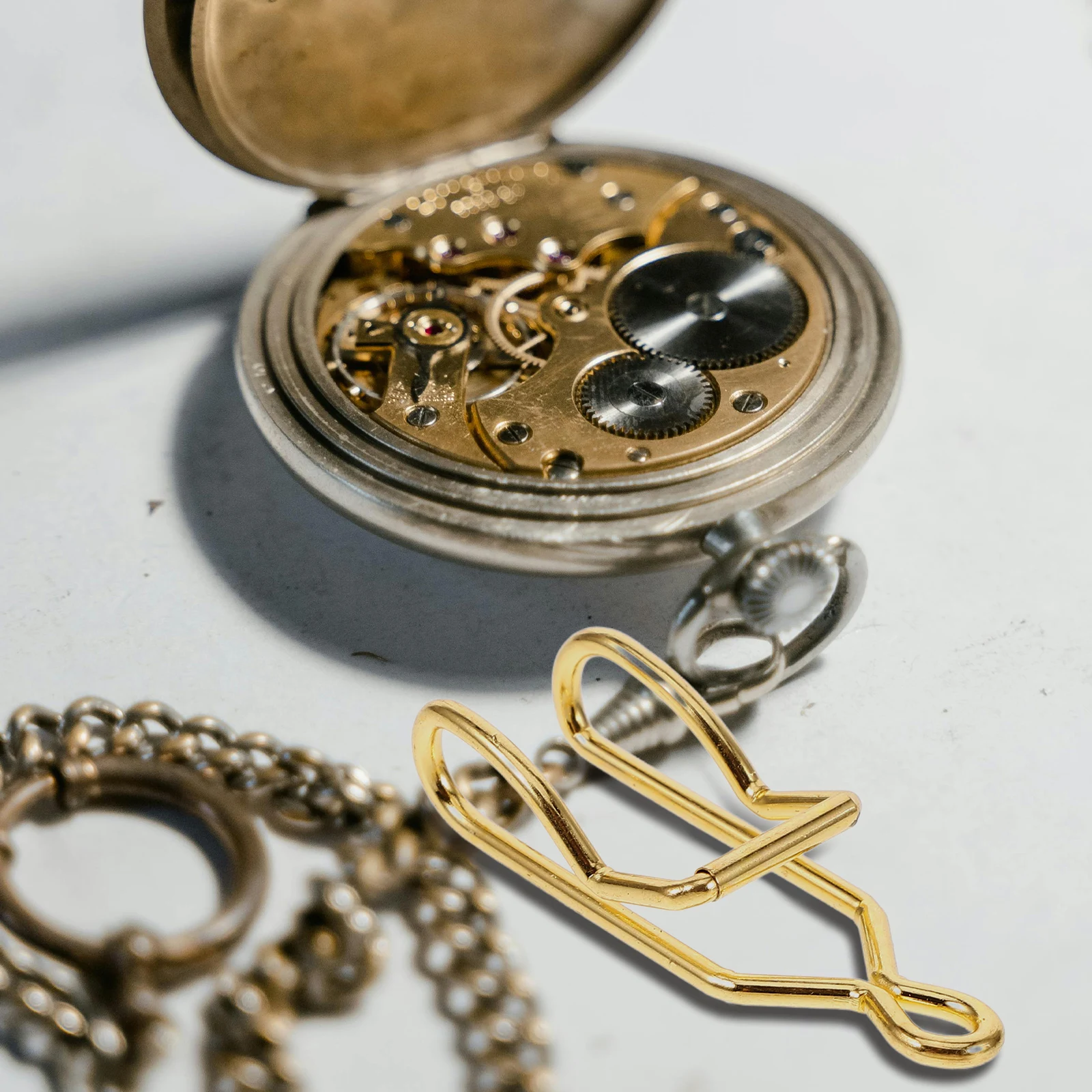 

50pcs Chain Clasps Golden Iron DIY Craft Clips Smooth Safe Clasp For Pocket Watch Chain Pocket Watch Parts Jewelry