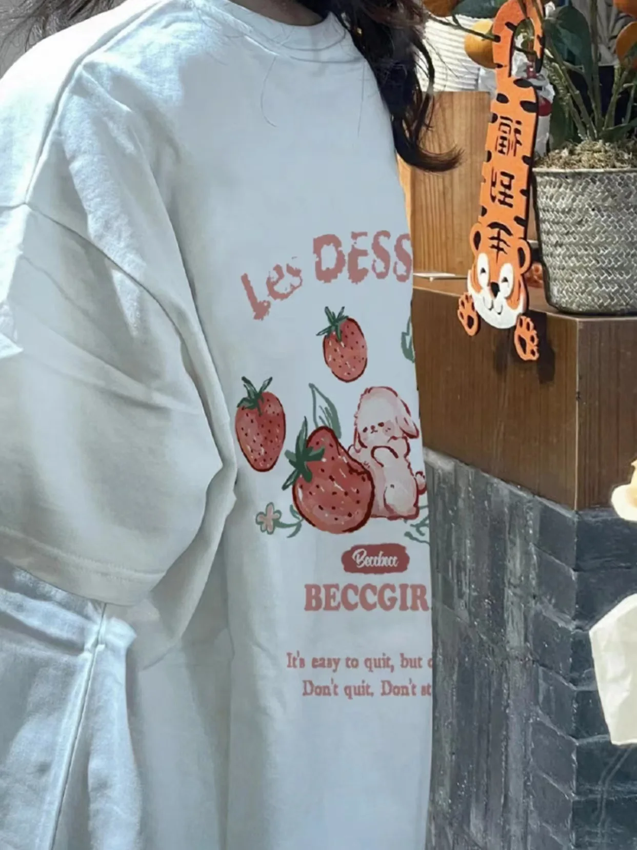 تي شيرت حريمي بطباعة رسومات فراولة ورنب كاواي على الموضة تي شيرتات كاجول فضفاضة غير رسمية بأكمام قصيرة كبيرة