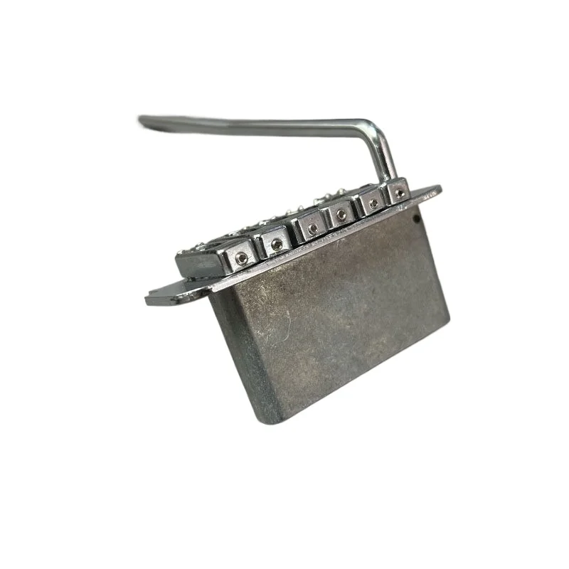 

Двухзамковая система тремоло-бриджей для гитар с полным комплектом крепежа, подходит для большинства электрогитар