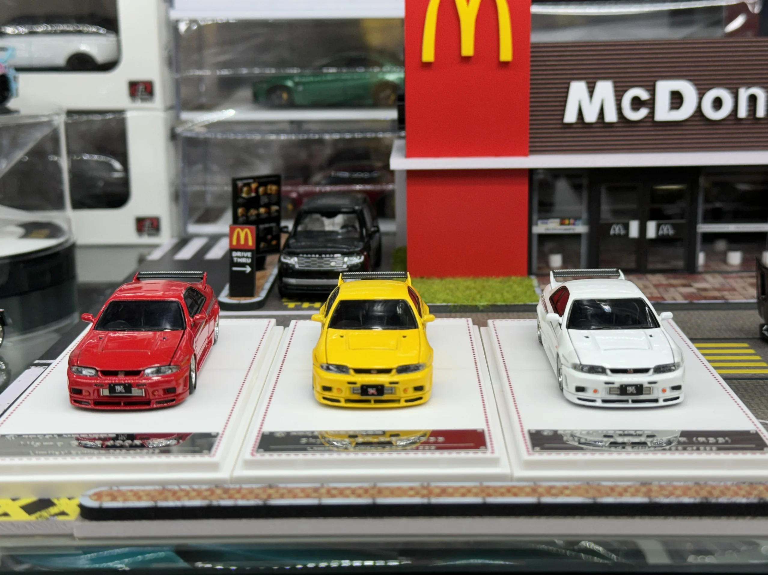 

Diecast 1:64 Scale Focal Horizon FH Nylon GTR R33 400R Alloy Car Model Collectible Toy Gift Souvenir Display Ornament