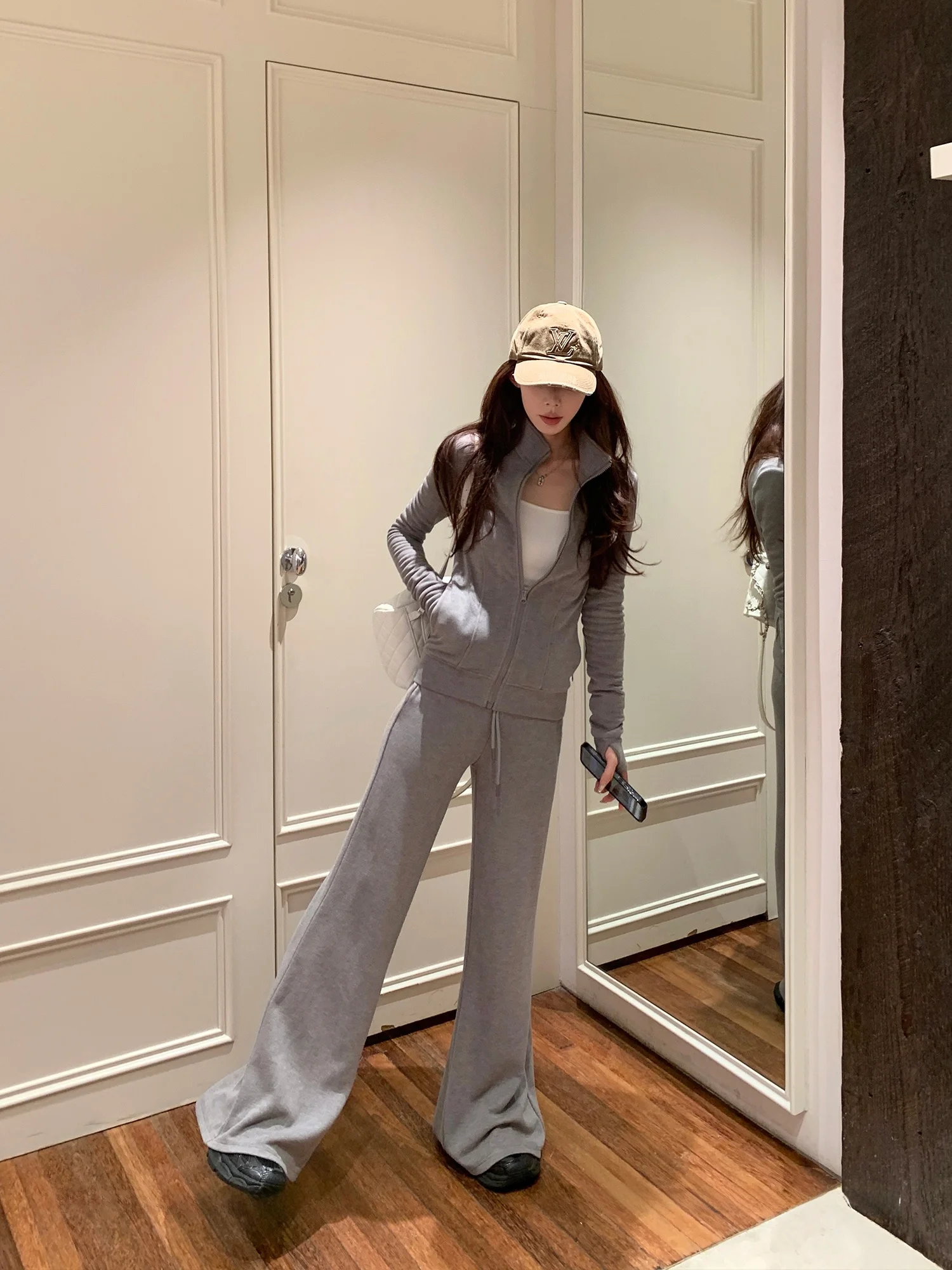 

Женский осенний спортивный повседневный комплект Slim Fit: топ с воротником-стойкой и расклешенные брюки, цельный комплект с длинными рукавами на молнии