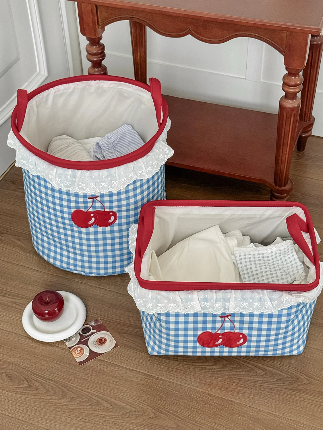 Niedliche Kirsch-Spitzen-Gitter-Aufbewahrungstasche mit Griff, quadratisch, für Schmutzwäsche, Unterwäsche, Alltagsbedarf, runde Organizer-Tasche
