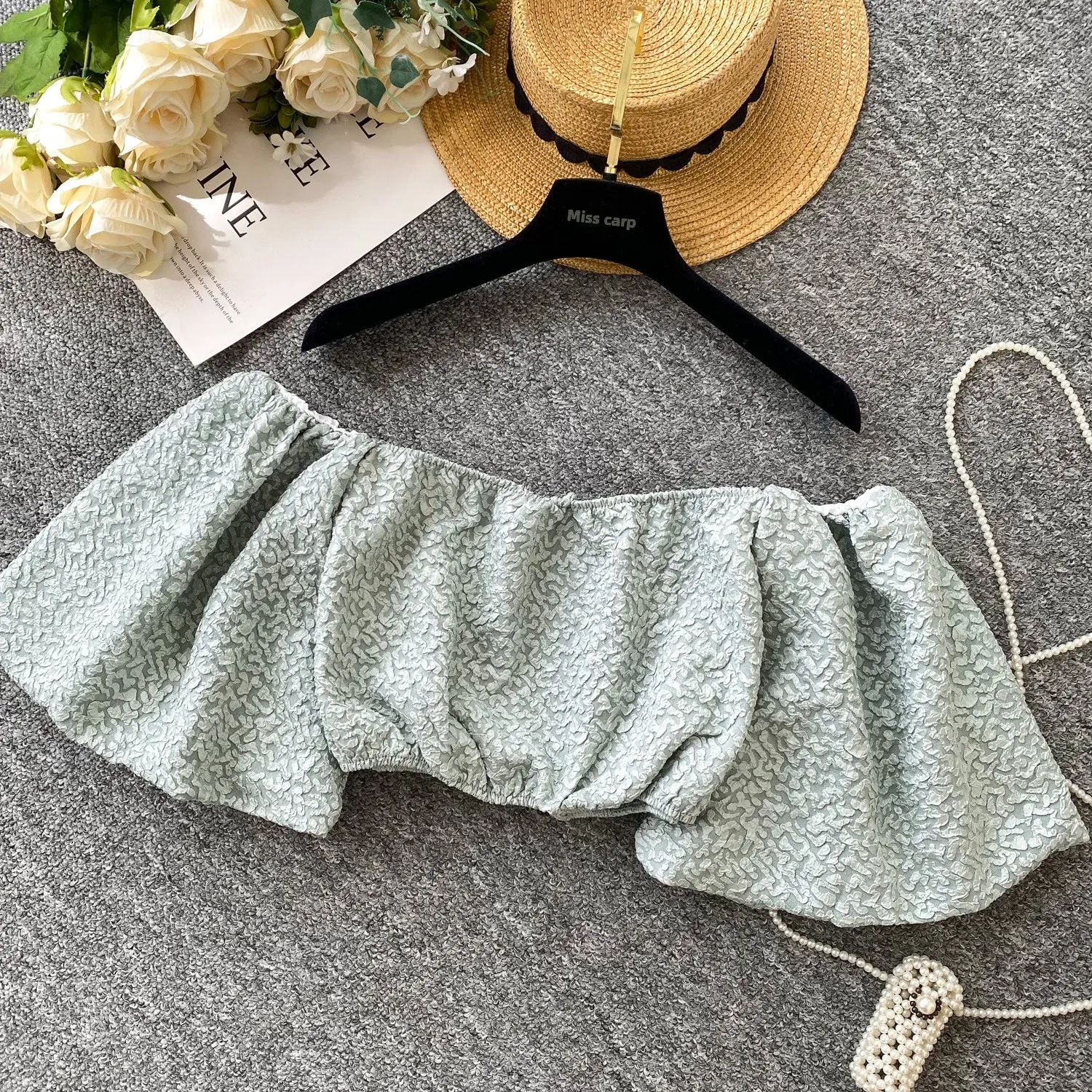 Blusa Cropped Fena de Verão com Manga Bufante e Bordado Floral, Estilo Coreano Moderno e Versátil, Crimento Curto e De...