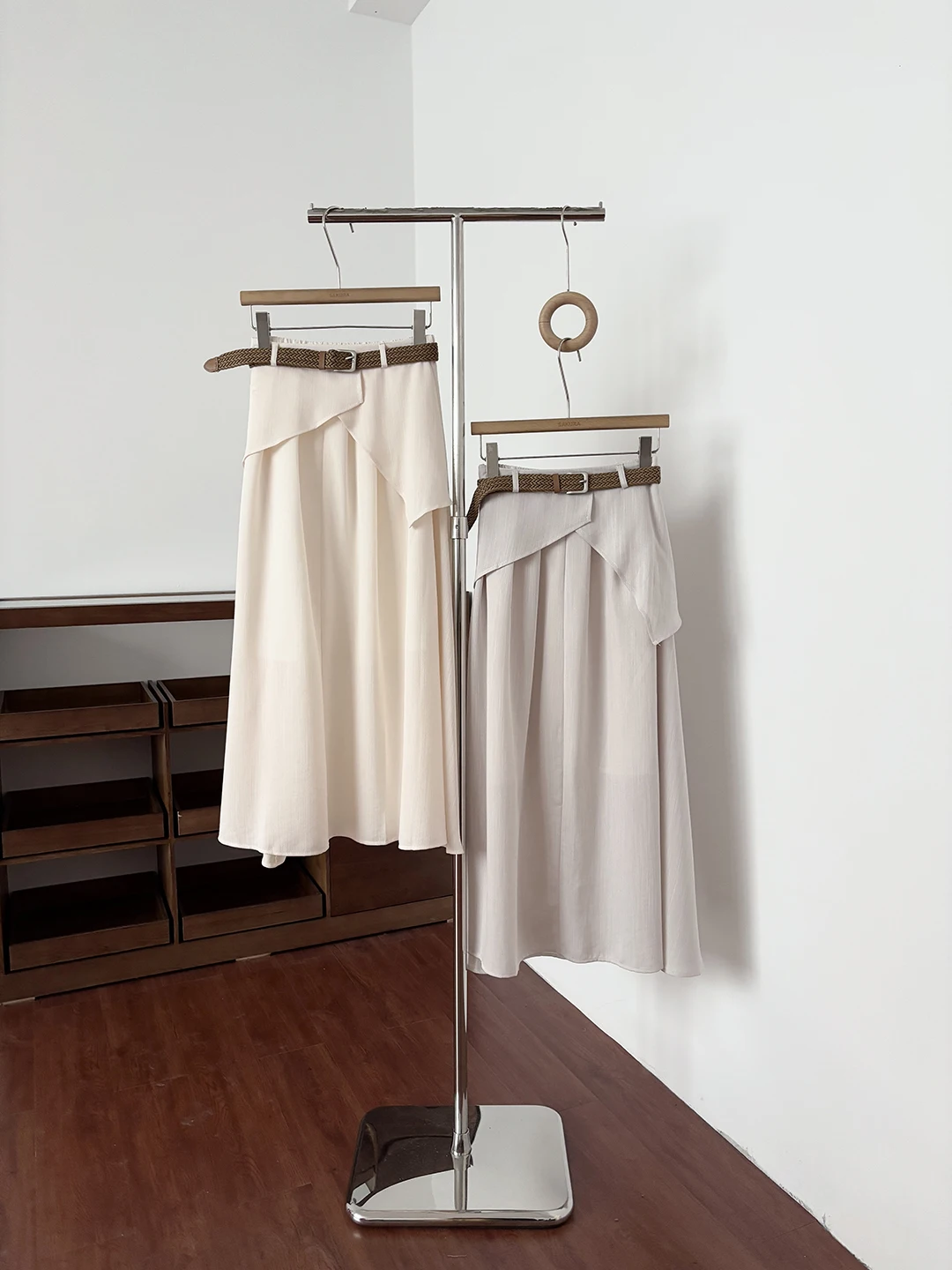 

Slim Fit Casual Korean Style High Waist Midi Skirt for Women Spring Summer New Fashion Polyester Fiber A-Line Skirt