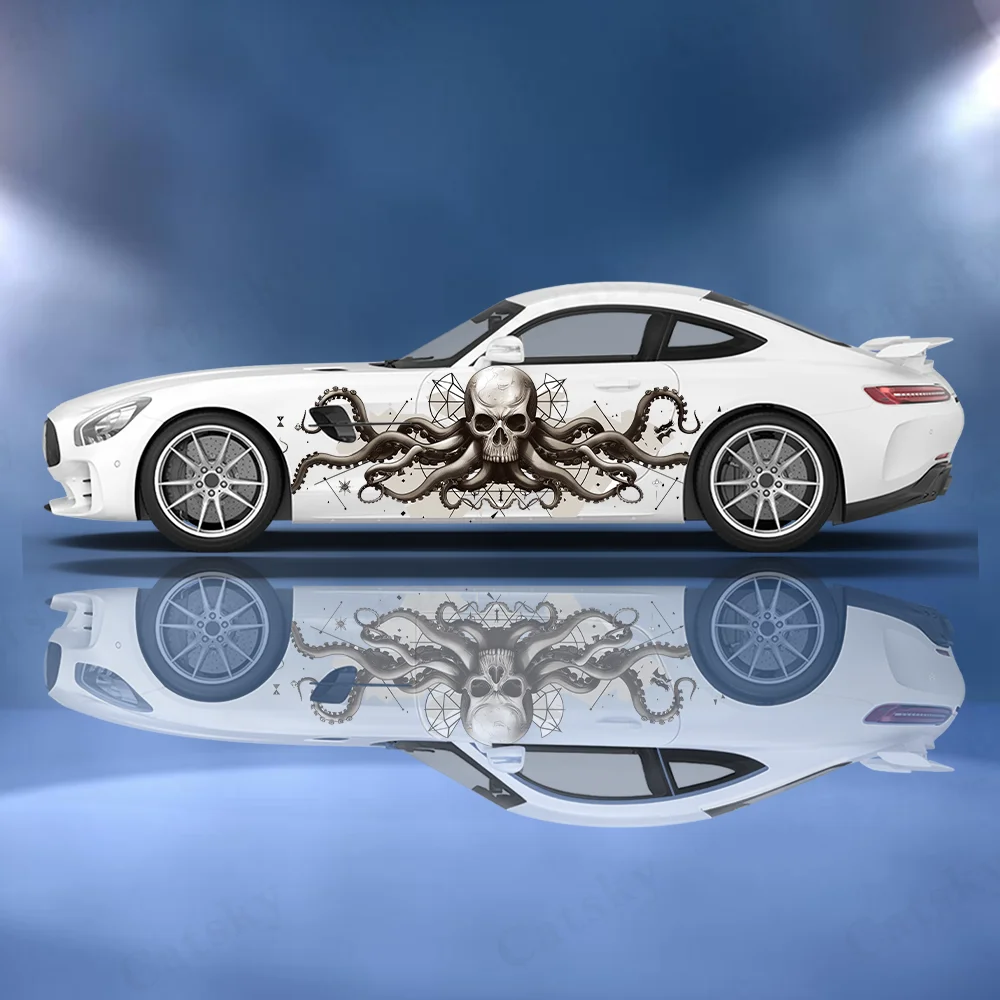 変形した頭蓋骨とタコの触手が描かれたモンスターデカール。車のデカールで傷をカバーする花柄の装飾が施され、車体全体を飾ります。耐水性があります。